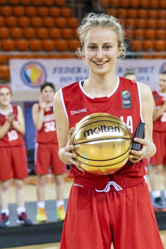 Sarah Winkler wurde als MVP der WU16 C-Europameisterschaft ausgezeichnet. 12,8 Ppg, 5,6 Rpg, 4,0 Apg und 3,8 Stpg waren deutliche Argumente (c) FIBA Basketball