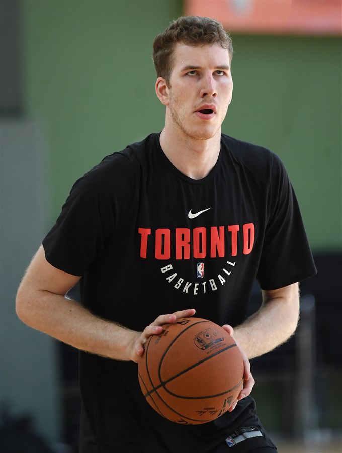 Jakob Pöltl trägt nicht mehr den Dress der Toronto Raptors, sein künftiger Arbeitgeber in der NBA sind die San Antonio Spurs (c) zVg
