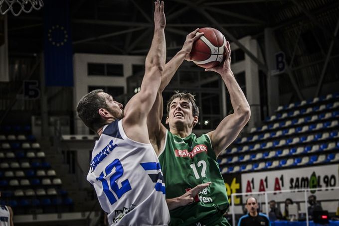 29.1.2021 - Nemanja Krstic in Aktion (c) FIBA Europe Cup #basketballrotweissrot