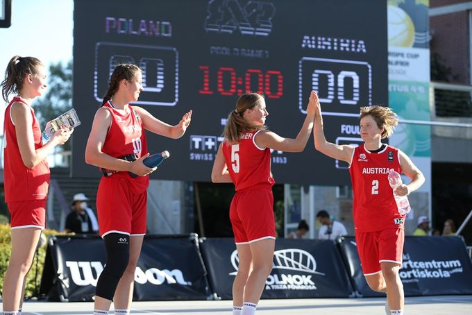 8.7.2021 - Gratulation zur Qualifikation für den FIBA 3x3 U17 Europe Cup (Europameisterschaft) in Lissabon (17.-19.9.) Melanie Fischer, Ajla Meskic, Franca Rödhammer und Cora Horvath (v.l.) (c) FIBA3x3 #basketballrotweissrot